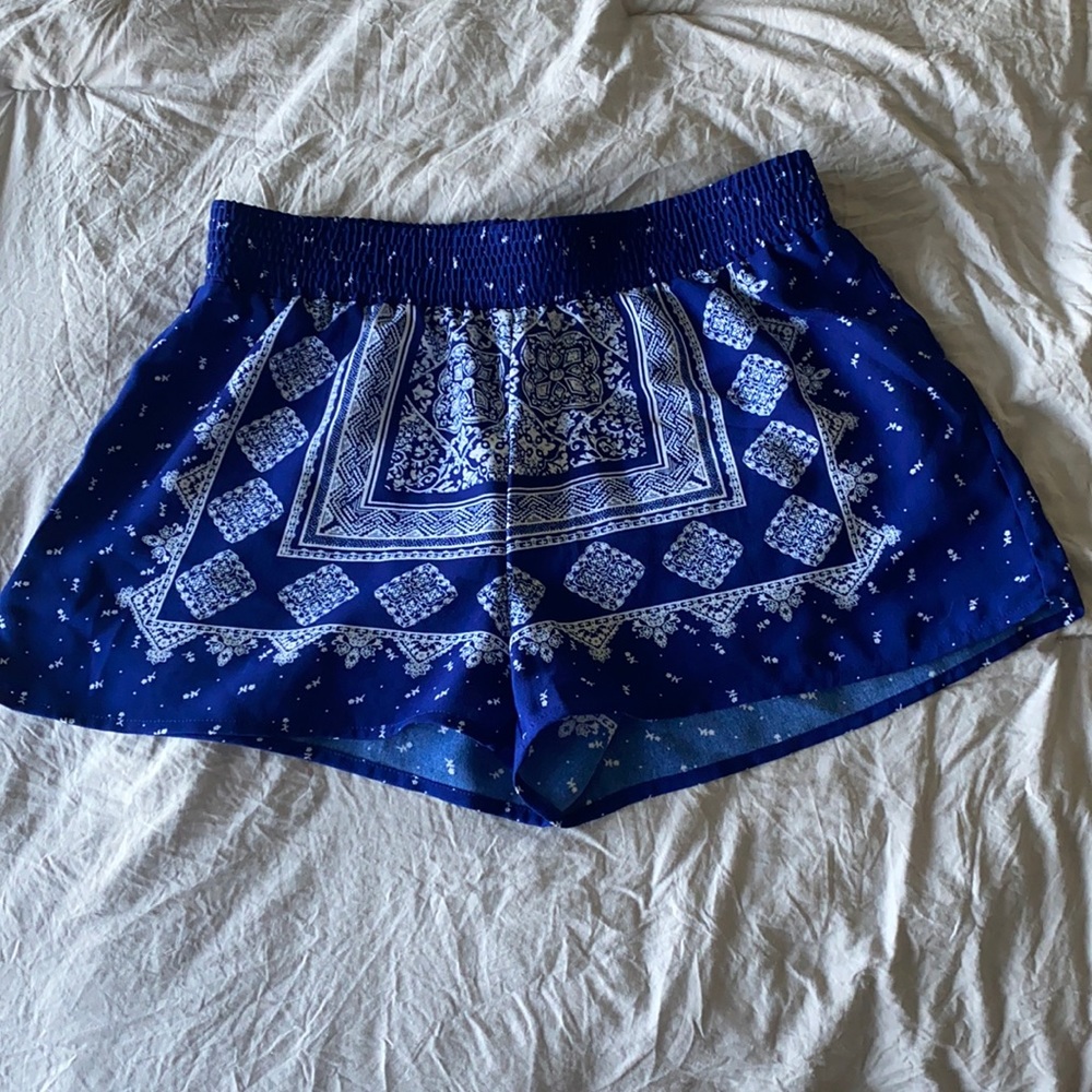 Navy and white patterned flowy shorts